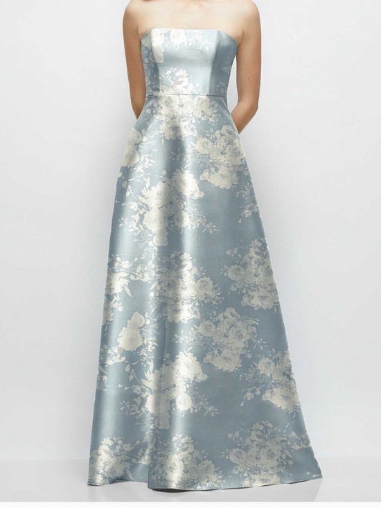 Dresses & Skirts - Bella bridesmaid dress size 2 only worn once hemmed to fit 5’4